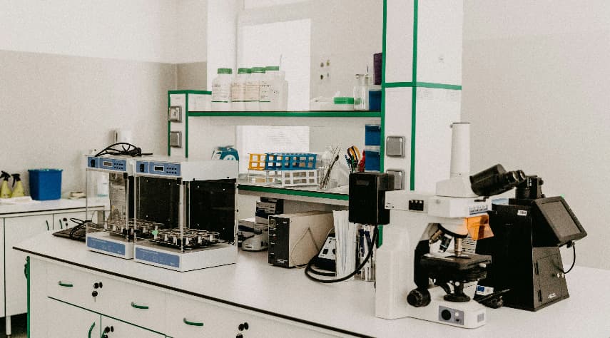 Trang thiết bị phòng lab